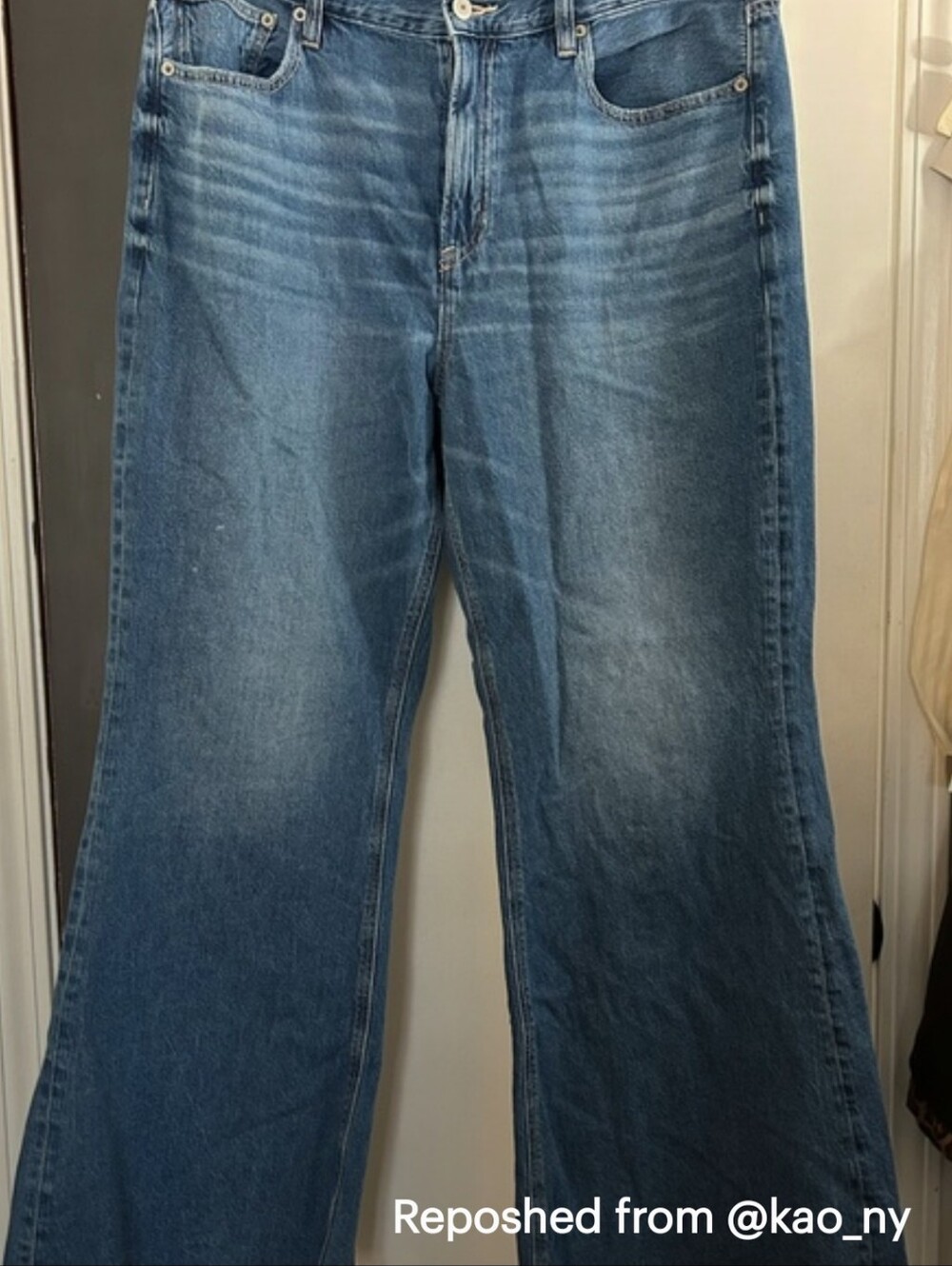 American Eagle Outfitters Low-Rise Baggy Flare Jeans in Light Blue